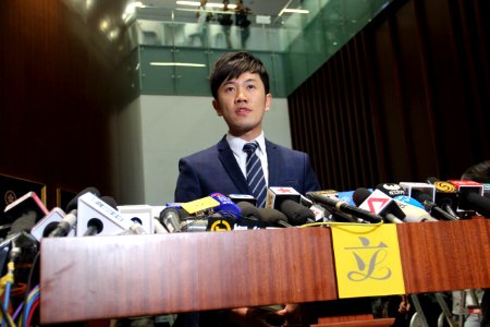香港本土議員宣誓風波上演政治對決大戲 23