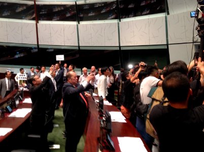香港本土議員宣誓風波上演政治對決大戲 26