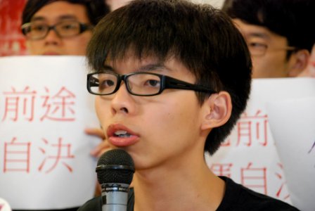 香港學聯及學民思潮成員舉行記者會，宣佈7-1大遊行後提早佔中 02