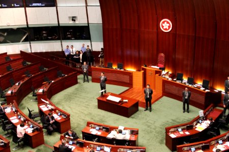 香港本土議員宣誓風波上演政治對決大戲 17