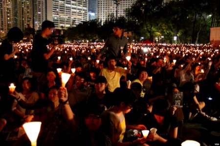 香港維多利亞公園六四燭光晚會 from VOA