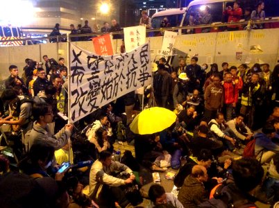 香港警方12月11日全面清場金鐘佔領區 01