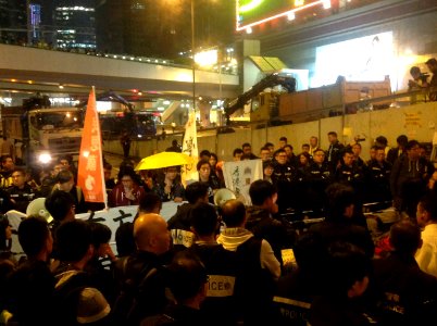 香港警方12月11日全面清場金鐘佔領區 04