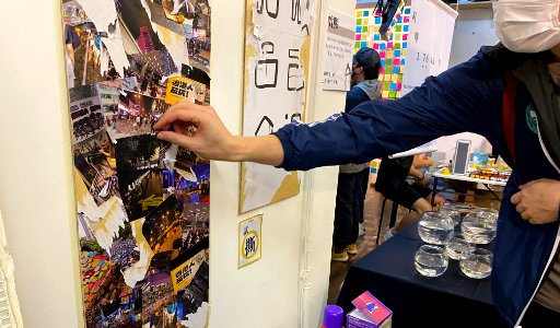 香港连侬说展览保存反送中运动抗争记忆 寓意信念撕不走 02