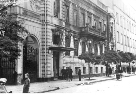 Wypalona siedziba ambasady niemieckiej przy ul. Piusa XI w Warszawie (2-194)