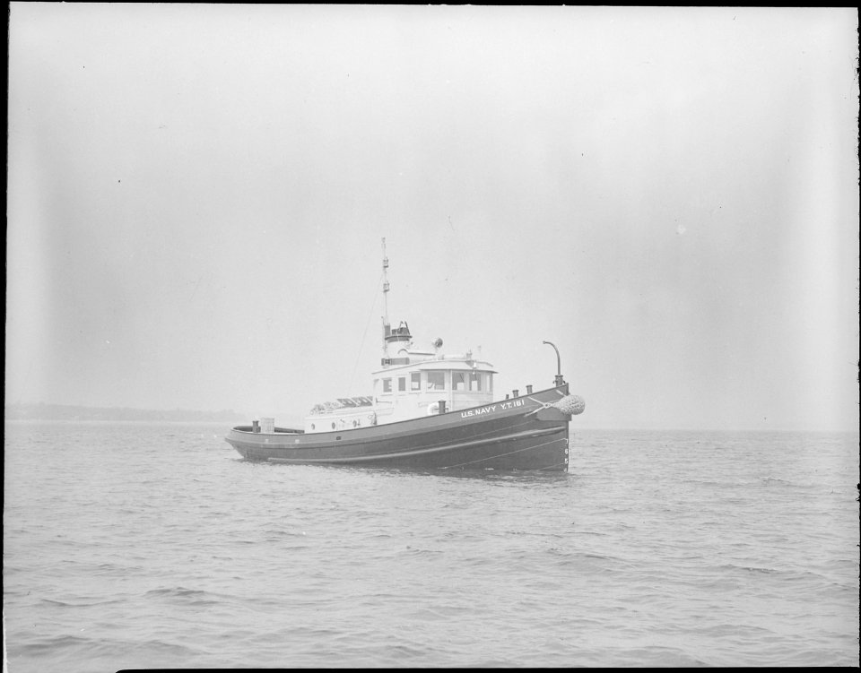 YT161. Harbor tug. Starboard bow, 05-20-1941 - NARA - 513039