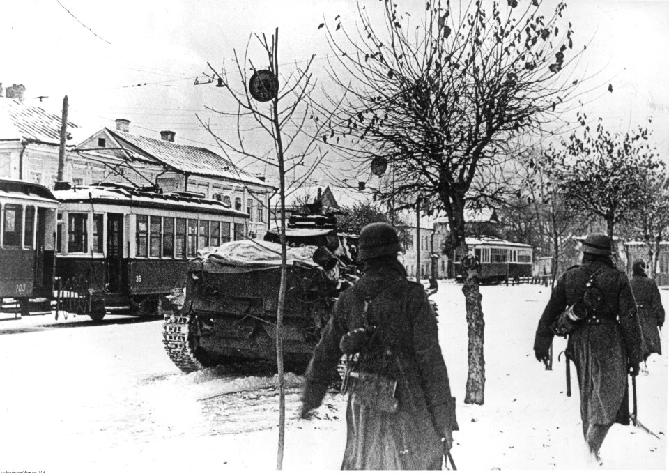 Zajęcie przez wojska niemieckie miasta Kalinin (2-799)