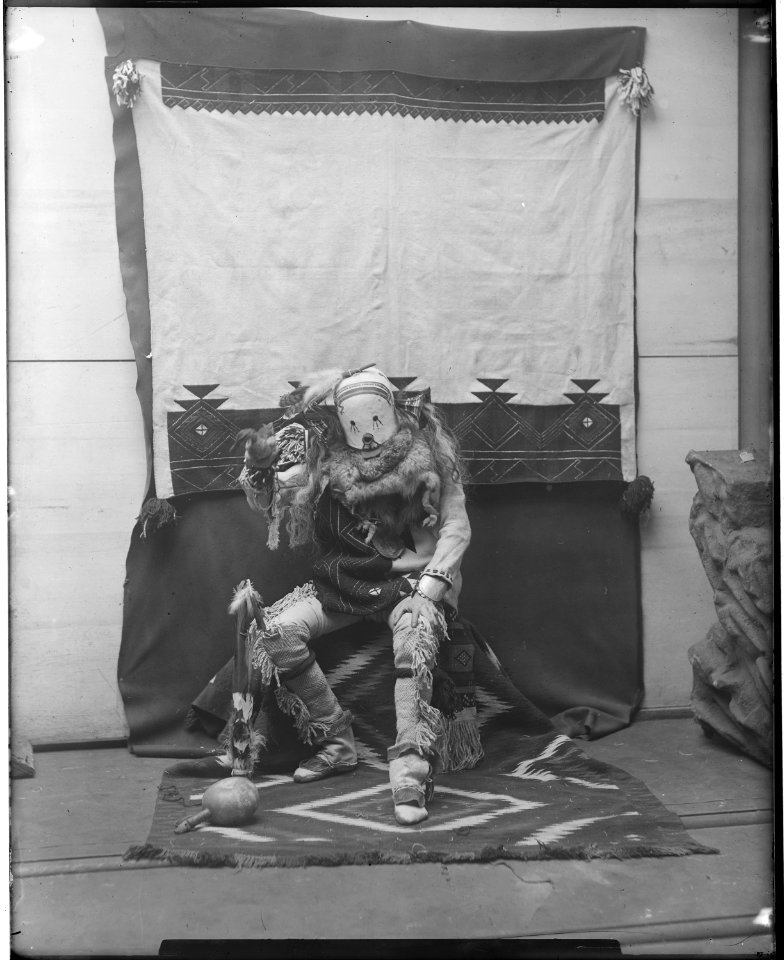 Zuni in costume - NARA - 523667
