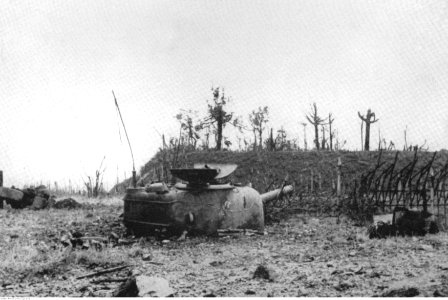 Zniszczony czołg amerykański na froncie zachodnim (2-411) photo