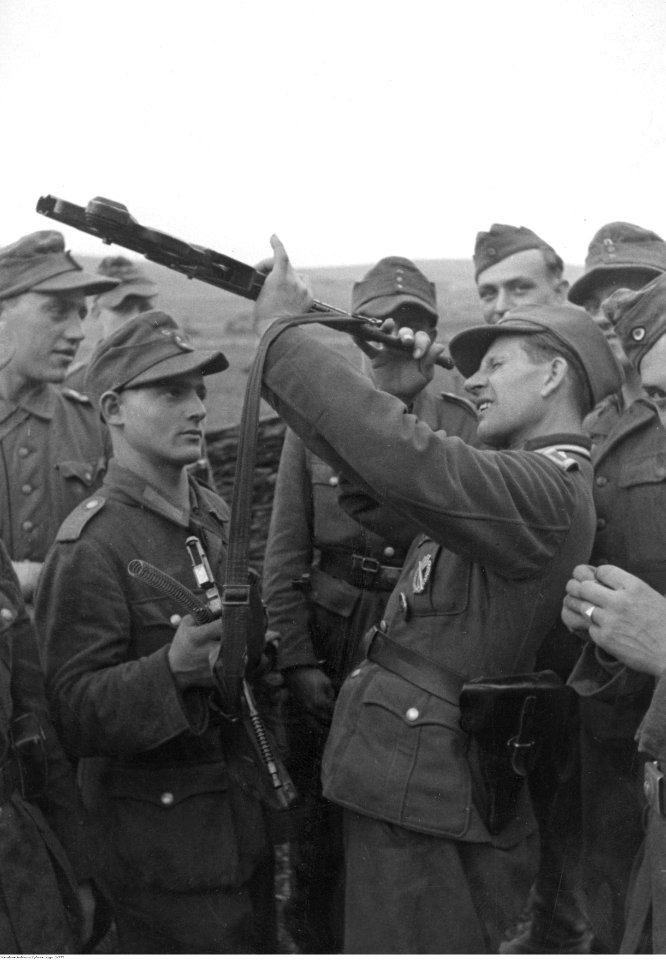 Ćwiczenia z bronią na zapleczu frontu w Galicji (2-777)