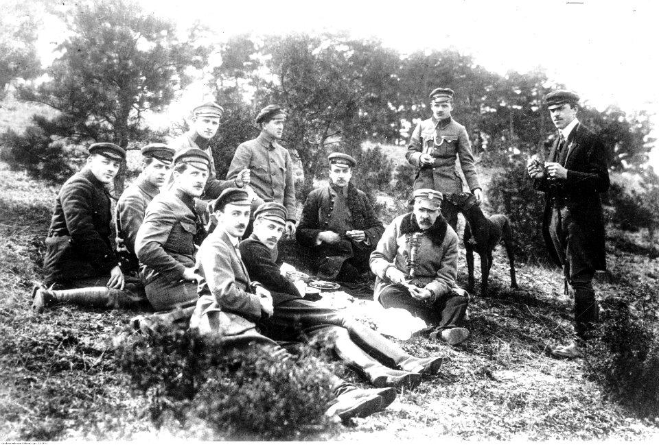 Ćwiczenia polowe batalionu Polskiej Organizacji Wojskowej z Warszawy. (22-195-1)