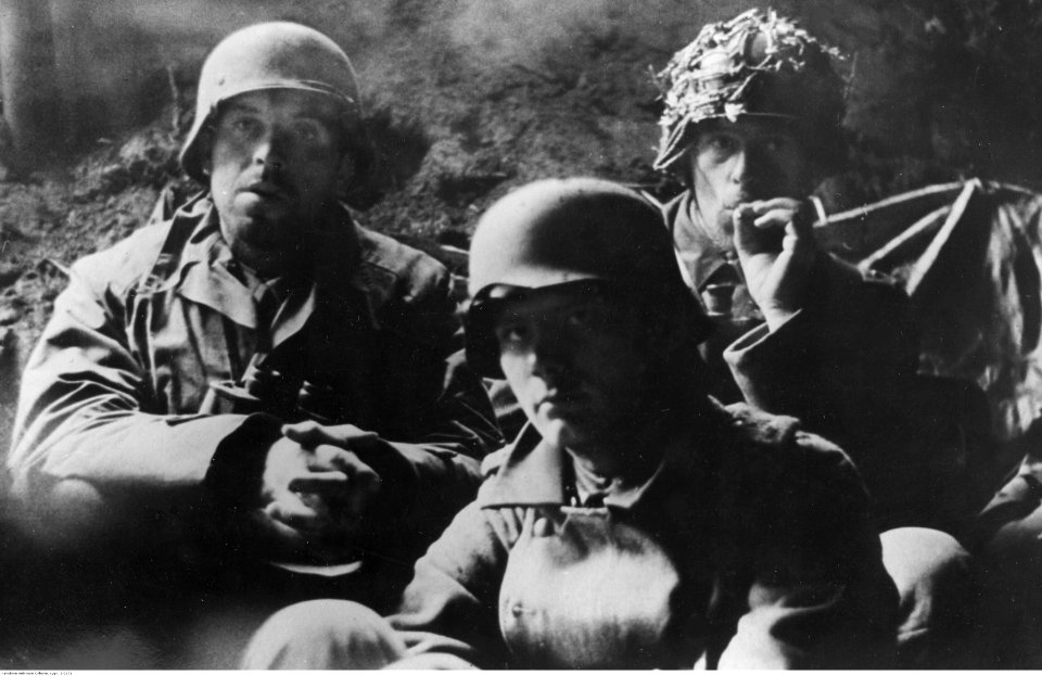 Żołnierze niemieccy podczas odpoczynku na froncie pod Nettuno - Anzio (2-2171)