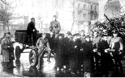Żydzi podczas pracy na terenie Warszawy (21-202-1) photo