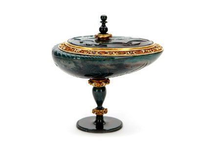 Äggformad skål med lock och balusterformat ben på oval fotplatta - Skoklosters slott - 92133