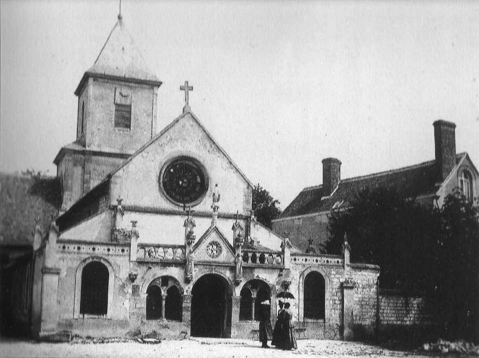 Église façade romane en galerie