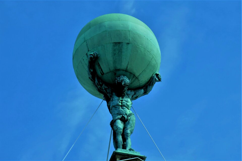 Amsterdam sculpture figure