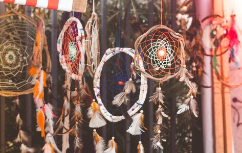 Design feathers round