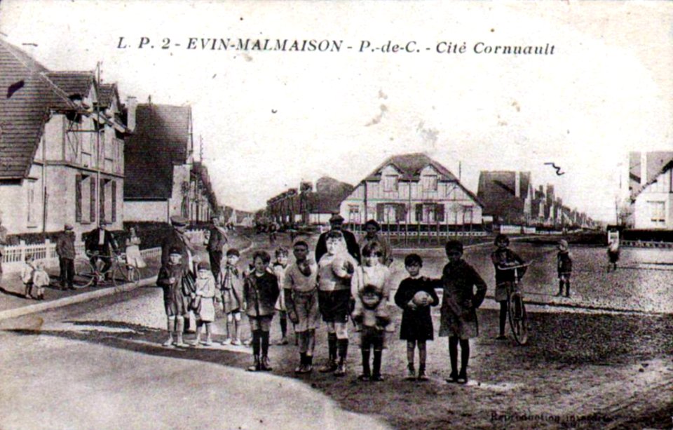 Évin-Malmaison - Cités de la fosse n° 8 - 8 bis des mines de Dourges (A)