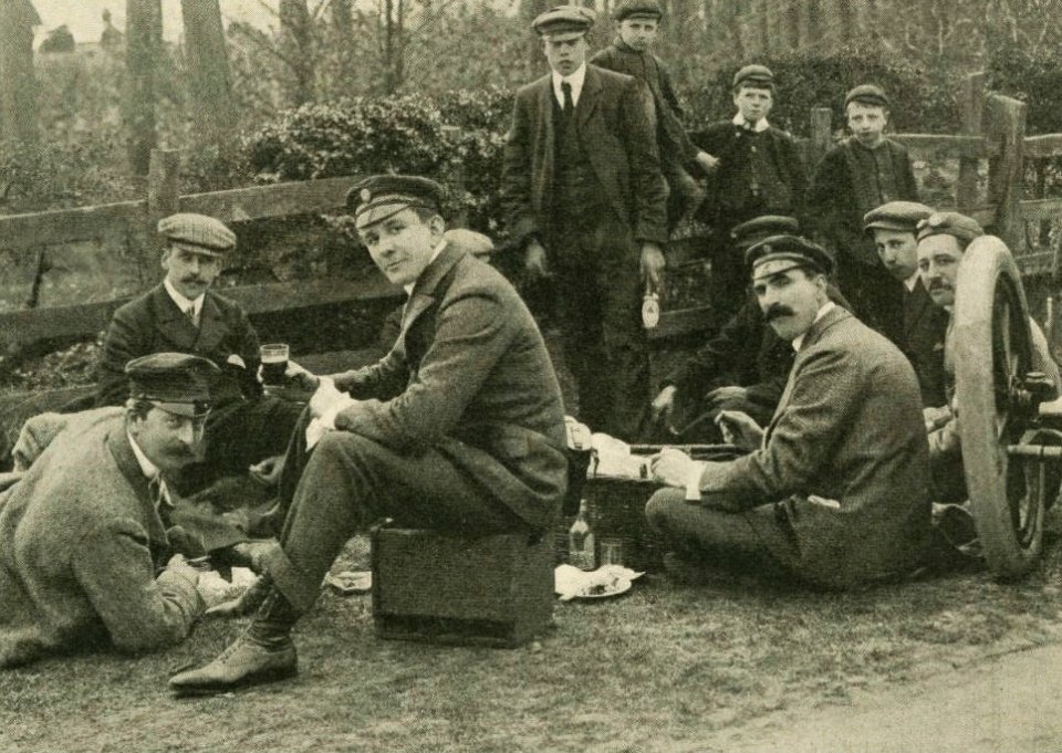 Équipe anglaise Napier en reconnaissance pour la coupe Bennett 1903 (1er plan G. à D. Stocks, Jarrott, et Edge)