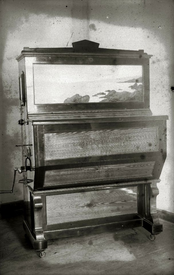 Órgano antiguo. Se puede leer una inscripción 'Orquestal J. Carredano. Irun' (1 de 1) - Fondo Car-Kutxa Fototeka