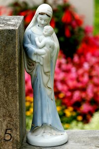 Figure sculpture holy