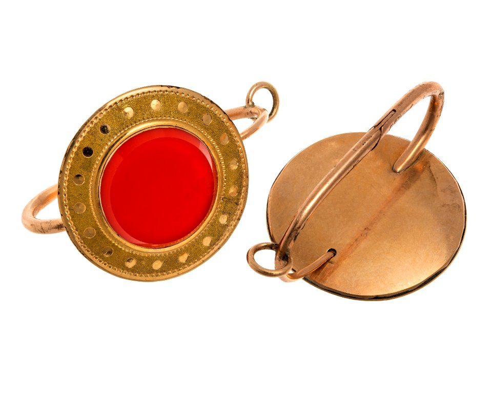 Örhängen av guld med karneol, 1800-tal - Hallwylska museet - 110267