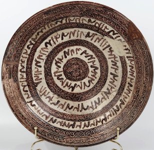 Örənqala yaşayış yerindən aşkarlanmış saxsı boşqab