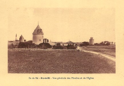 Île de Ré-FR-17-Ars-vue générale des Moulins & de l'église