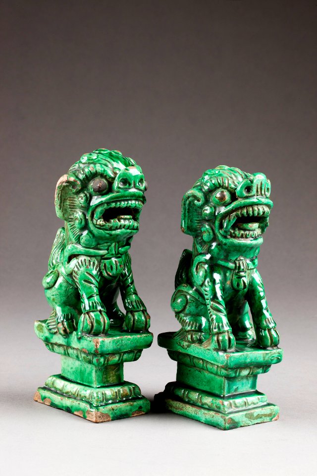 Östasiatisk keramik. Fohund, 2 st - Hallwylska museet - 95974