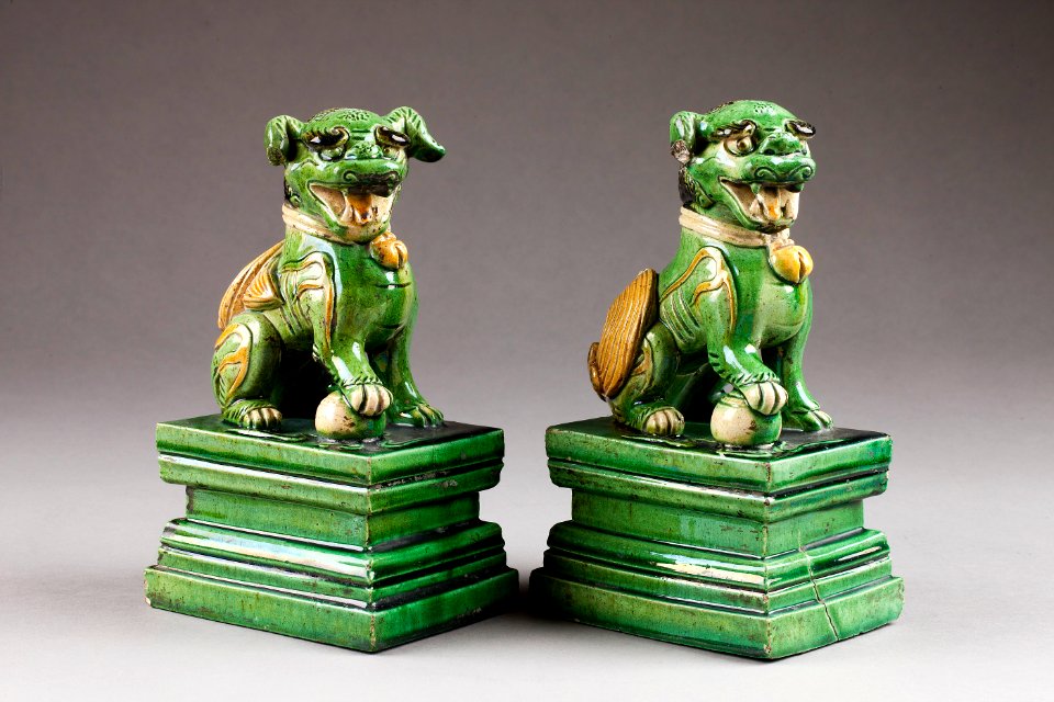 Östasiatisk keramik. Fohund, 2 st - Hallwylska museet - 95973