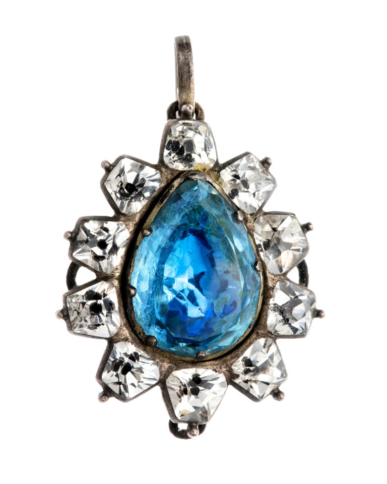 Örhänge av silver med bergkristall på folie, 1700-tal - Hallwylska museet - 110391