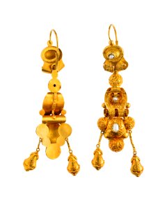 Örhängen av guld med orientaliska pärlor, 1840-tal. Del av garnityr - Hallwylska museet - 109875 photo