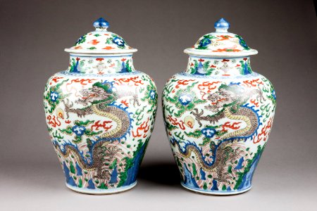 Östasiatisk keramik. Urnor med lock, 2 st - Hallwylska museet - 95801 photo