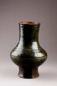 Östasiatisk keramik. Urna ett gravfynd från 206 f Kr - 220 e Kr Handynastin - Hallwylska museet - 96095 photo