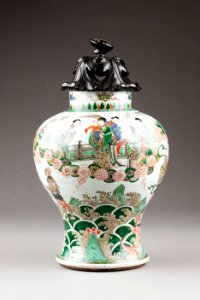 Östasiatisk keramik. Urna med lock.Qing dynastin, Kangxi - Hallwylska museet - 95938 photo