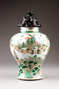Östasiatisk keramik. Urna med lock.Qing dynastin, Kangxi - Hallwylska museet - 95938