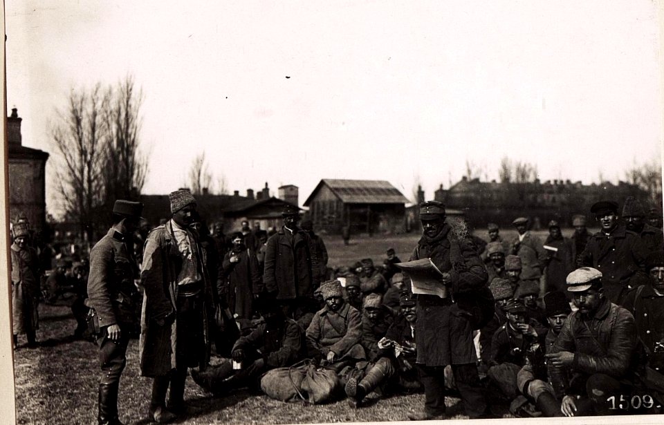 Österr.Heimkehrende in der Ulanenkaserne in Wladimir-Wolynskij. (BildID 15713601)