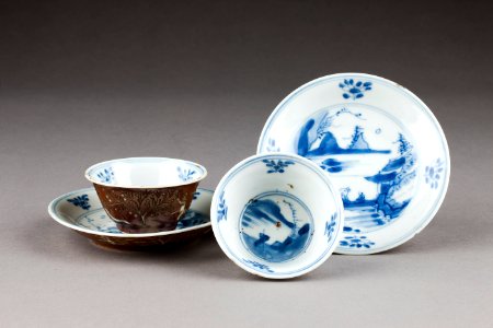 Östasiatisk keramik. Koppar med fat, 2 st - Hallwylska museet - 95786