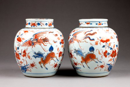 Östasiatisk keramik. 2 urnor med lock från Kangxi - Hallwylska museet - 95930