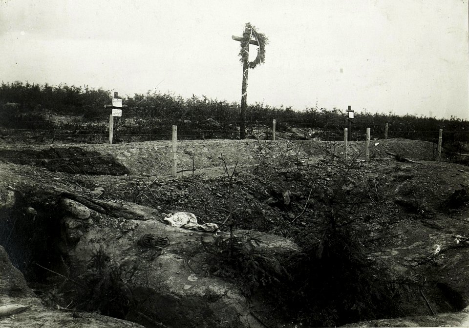 Österreichische und russische Soldatengräber. (BildID 15592890)