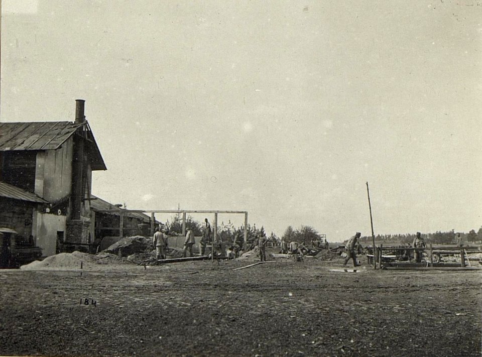 Östl.Galuzia, Im Bau befindliches Dampfbad. (K.u.11.KTD.) (BildID 15678059)