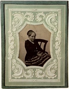 Österreichischer Photograph - Mädchenporträt (Zeno Fotografie)