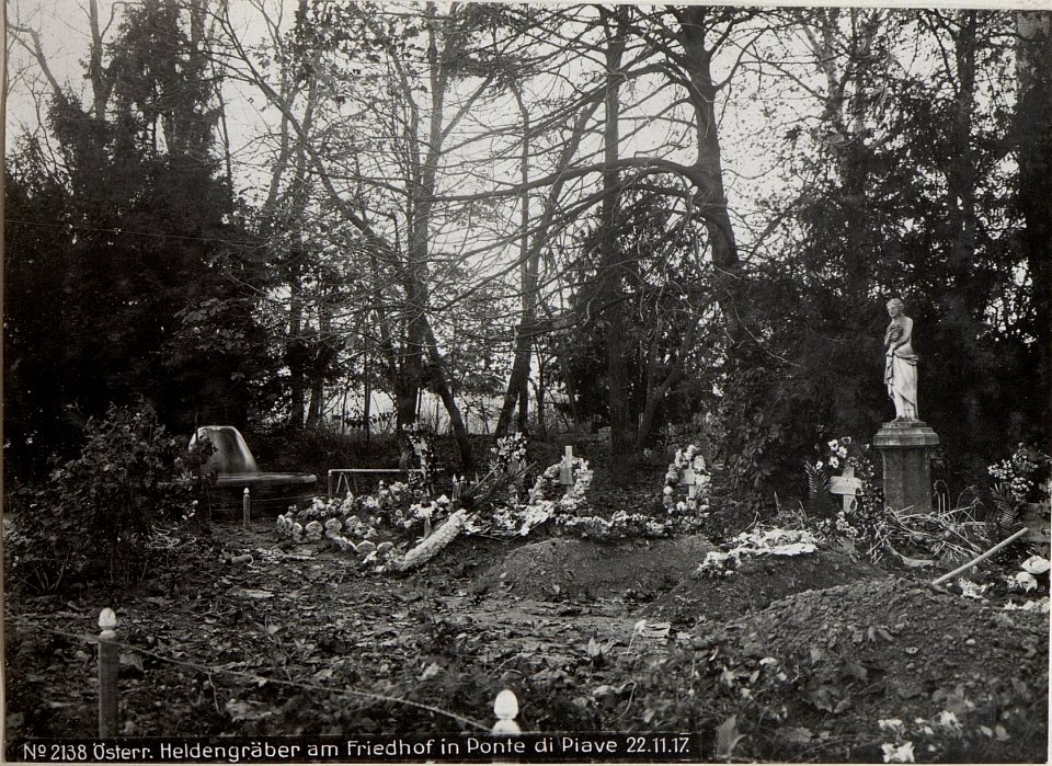 Österr. Heldengräber am Friedhof in Ponte di Piave 22.11.17. (BildID 15611794)