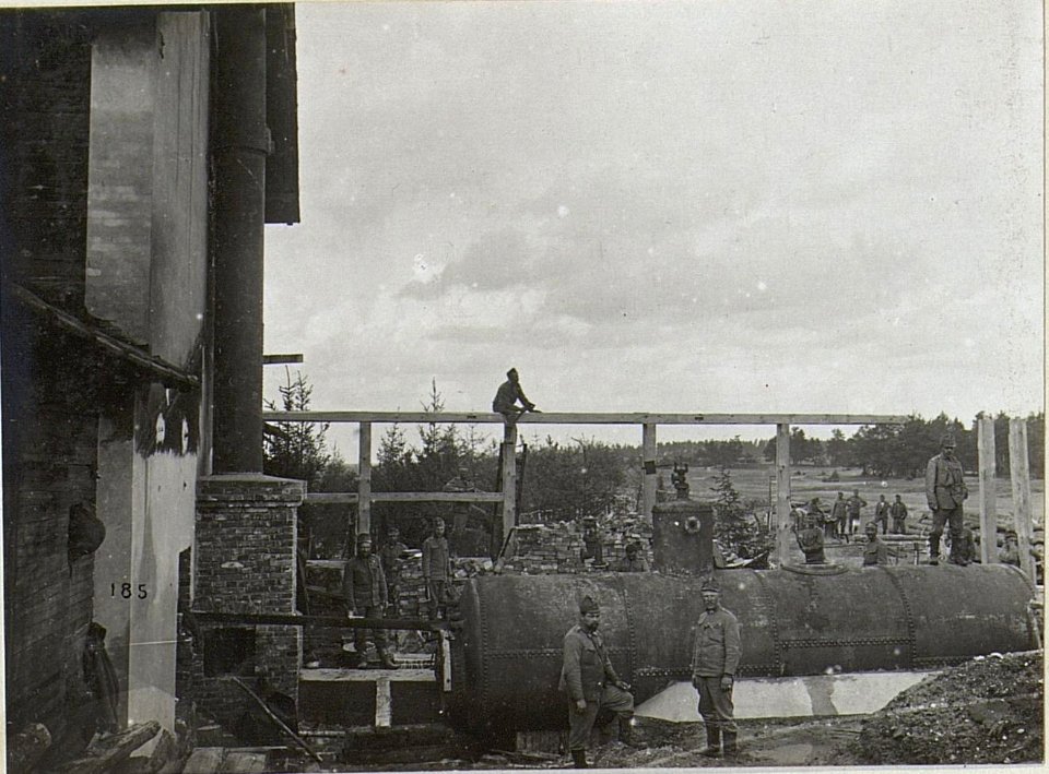 Östl.Galuzia, Im Bau befindliches Dampfbad. (K.u.11.KTD.) (BildID 15678066)