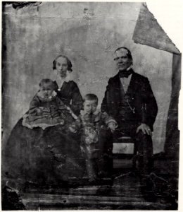 Österreichischer Photograph - Familienporträt (Zeno Fotografie)