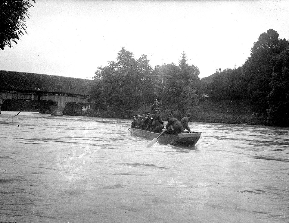Überschiffen des Stabs über die Aare - CH-BAR - 3236409