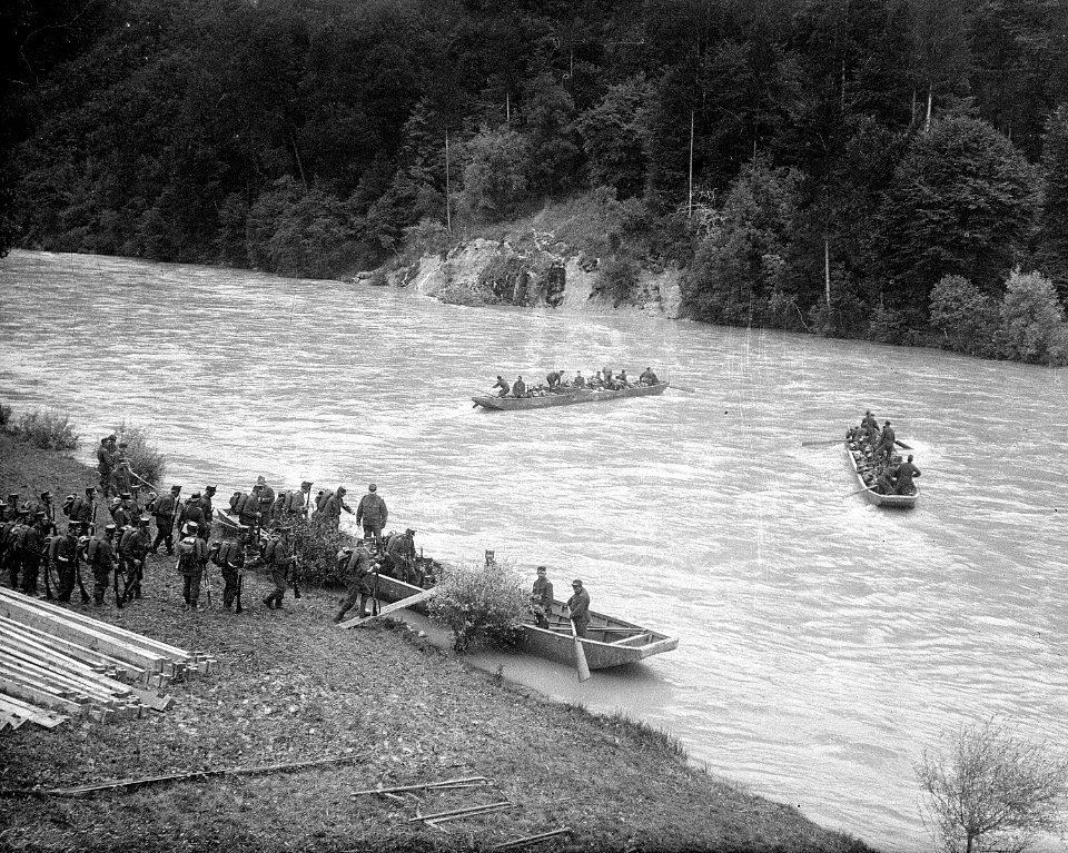 Überschiffen der Truppe über die Aare - CH-BAR - 3236411