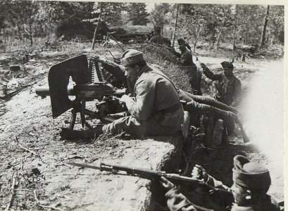 Östl.Galuzia, Masch.Gewehr auf der Brustwehr. (K.u.11.KTD.) (BildID 15674829)