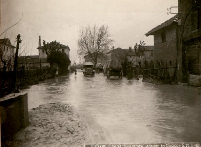 Überschwemmte Strasse in Codogne.20.-4.18. (BildID 15617865)