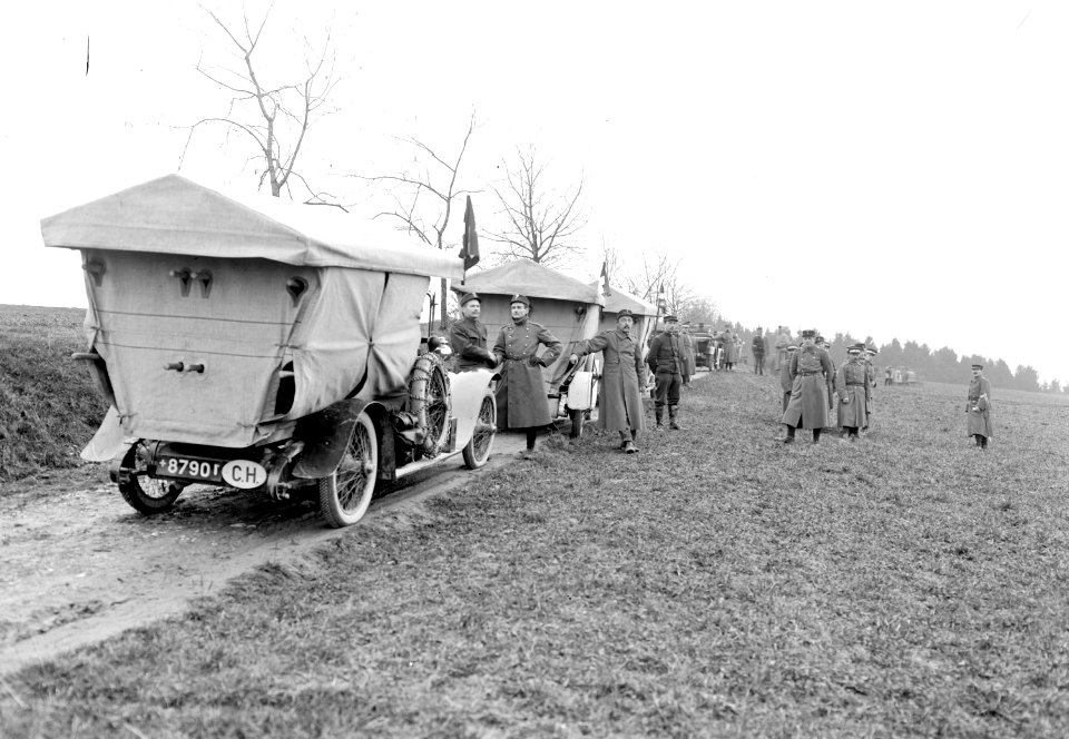 Übung einer Sanitäts Auto Transportkolonne - CH-BAR - 3237929
